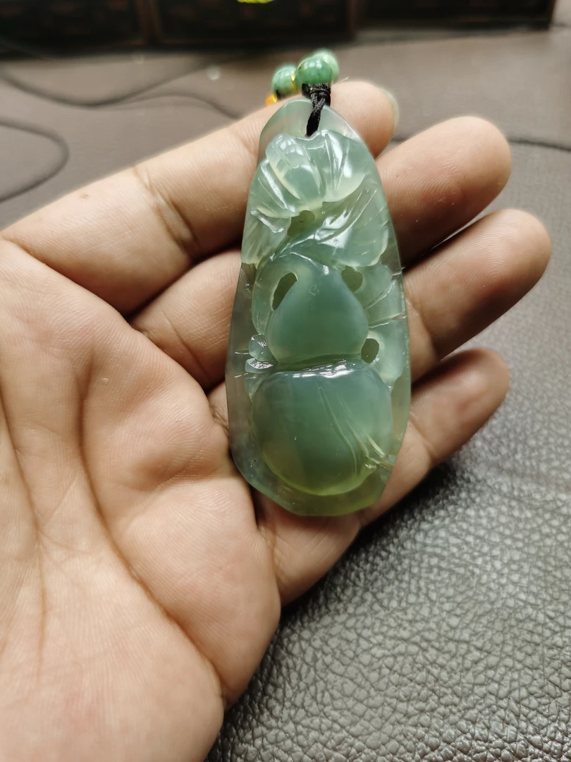 天然岫玉的花玉蓝水葫芦挂件