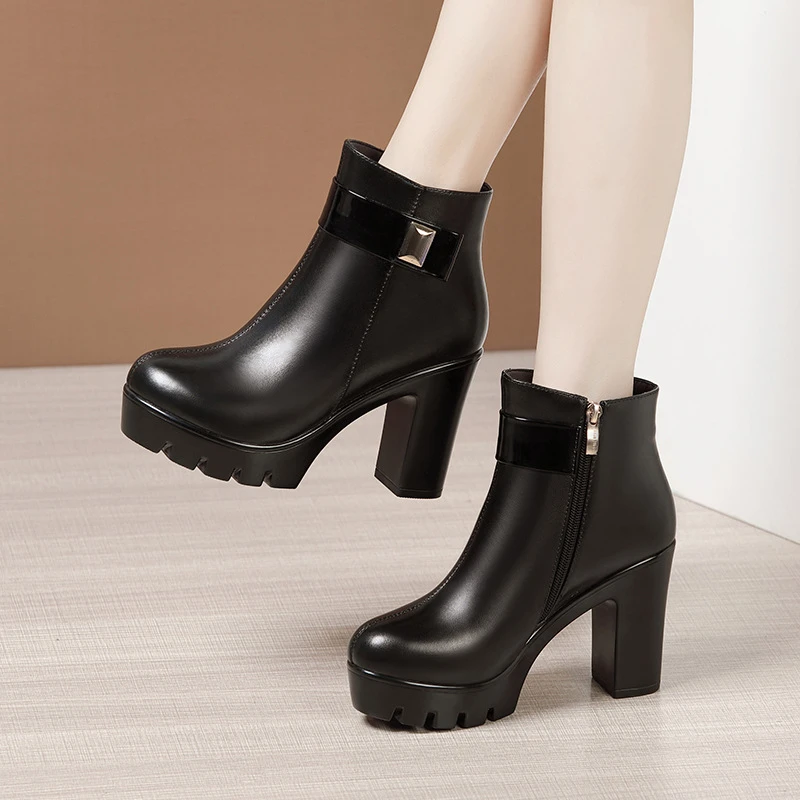 短款马丁靴高跟英伦风秋冬粗跟厚底大码短靴百搭单靴都市女士踝靴