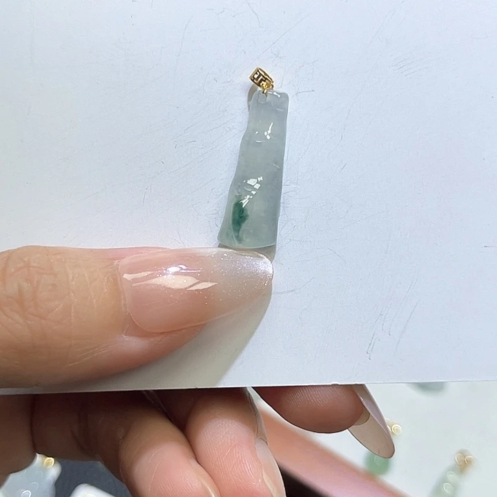 颈饰18K金镶嵌翡翠