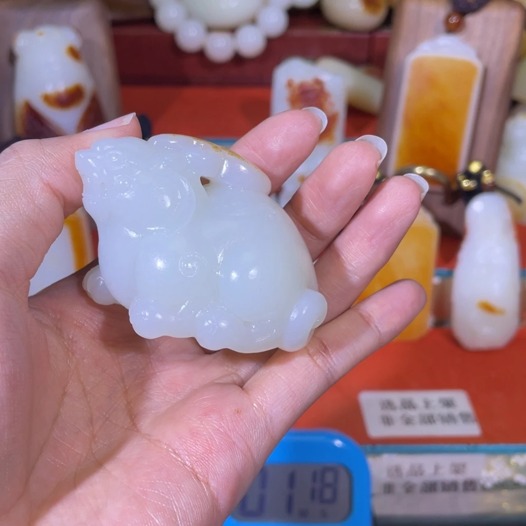 隔***。和田玉未镶嵌挂件