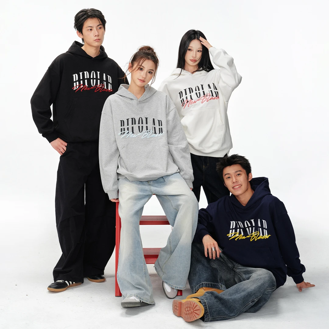 BIPOLAR硅胶立体绣美式运动休闲宽松秋冬套头连帽卫衣 18M059