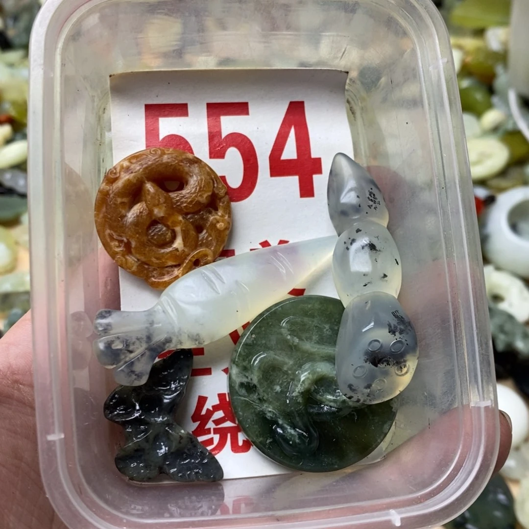 蛇纹石玉挂坠未镶嵌