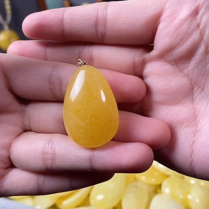 浅***梦琥珀未镶嵌裸石水滴