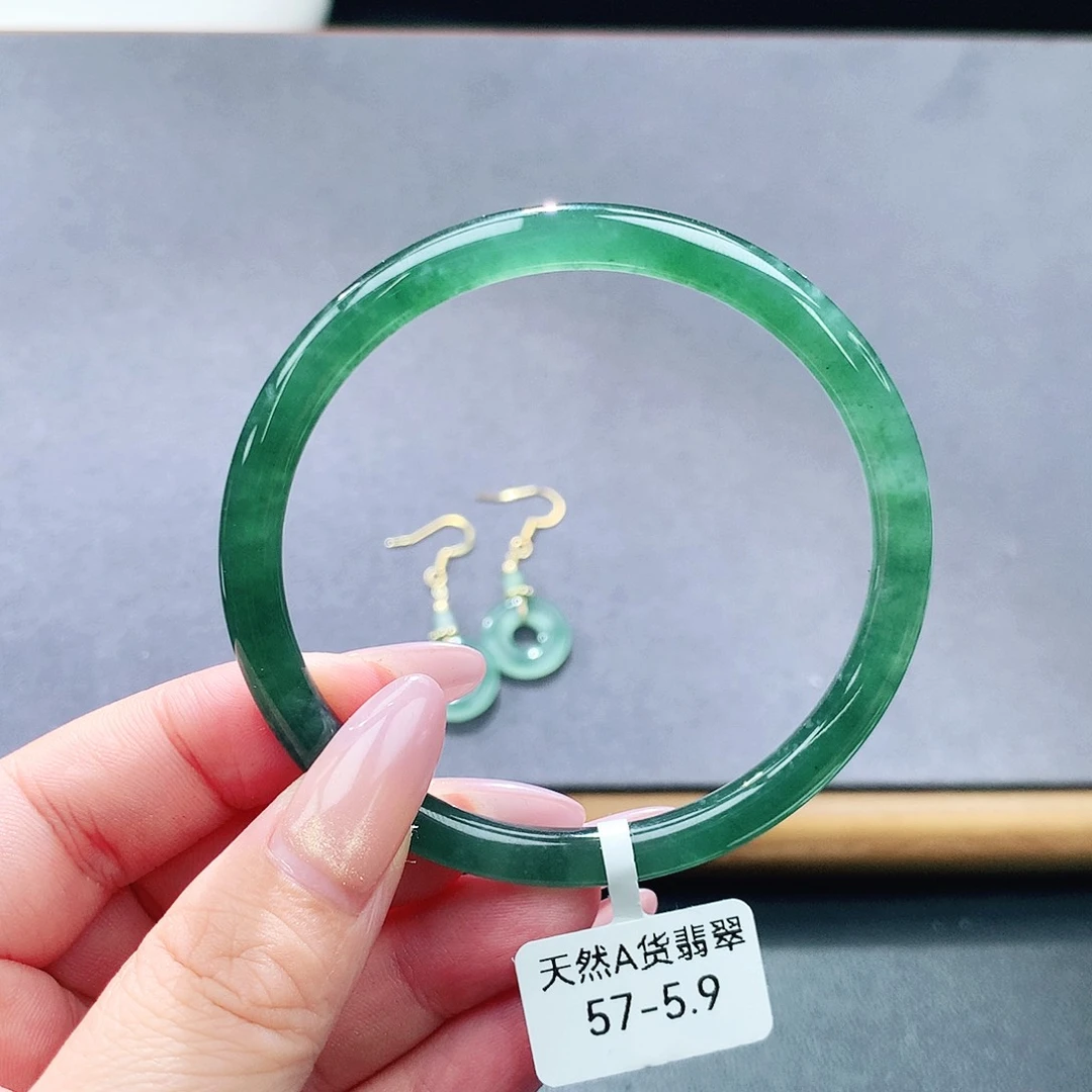 未镶嵌手镯（圆镯）翡翠