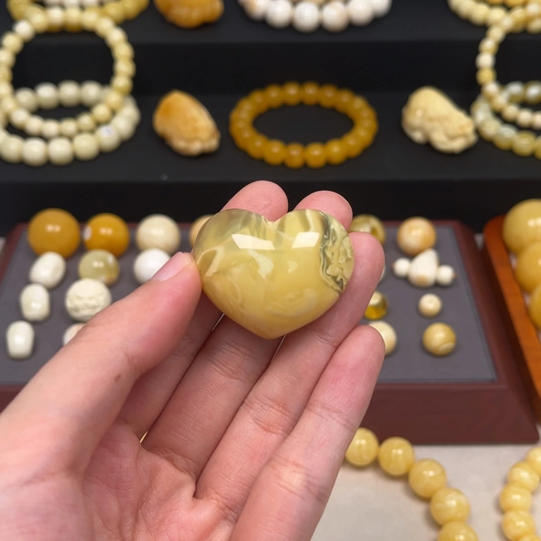 琥珀颈饰未镶嵌拉丝荧光爱心吊坠