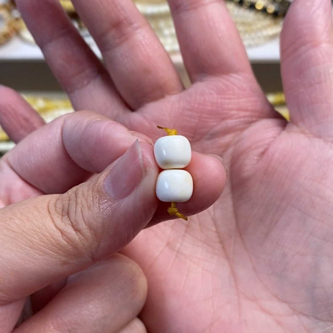 未镶嵌琥珀裸石漆瓷白老型对珠8×7