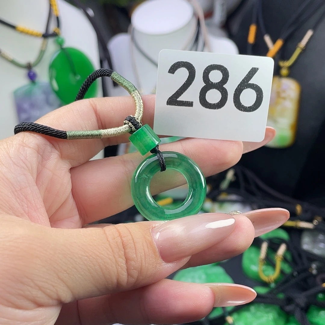 翡翠未镶嵌吊坠(赠链)