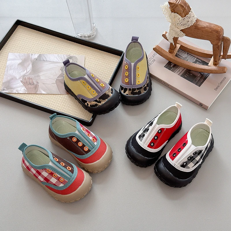 儿童帆布鞋2025秋季新款宽版拼色女童运动鞋男童幼儿园室内线单鞋