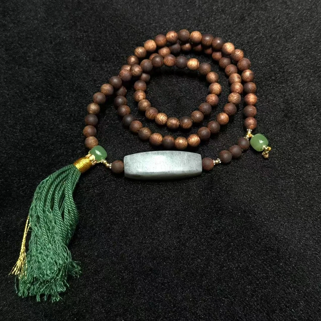 ZBG1641和田玉点墨飘花香香18k(天然珠宝多样性发其一）