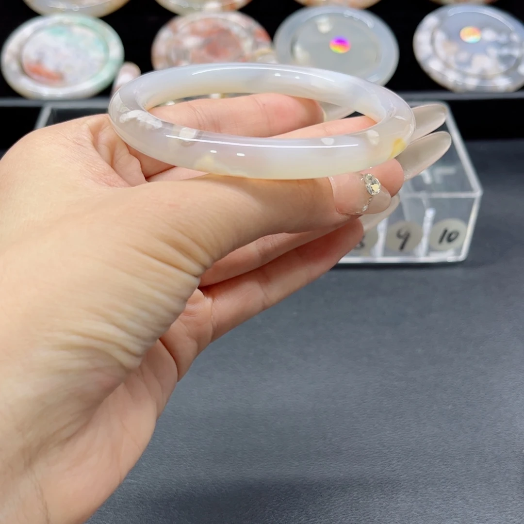 玛瑙/玉髓手镯未镶嵌60