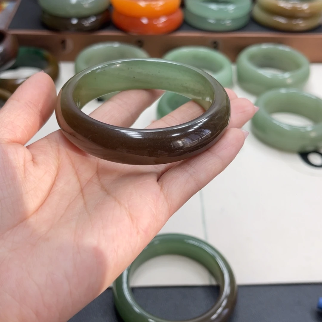 石英岩玉未镶嵌珠宝奇石