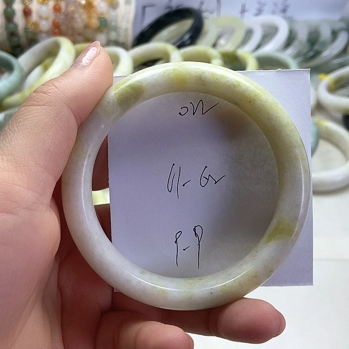 石英岩玉手镯未镶嵌
