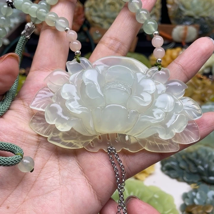 蛇纹石玉未镶嵌颈饰