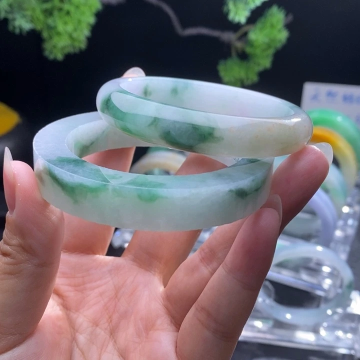 定制翡翠未镶嵌翡翠手镯