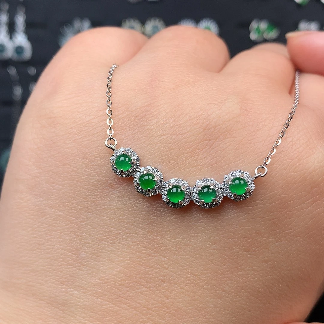 罗***哦翡翠银S925镶嵌颈饰