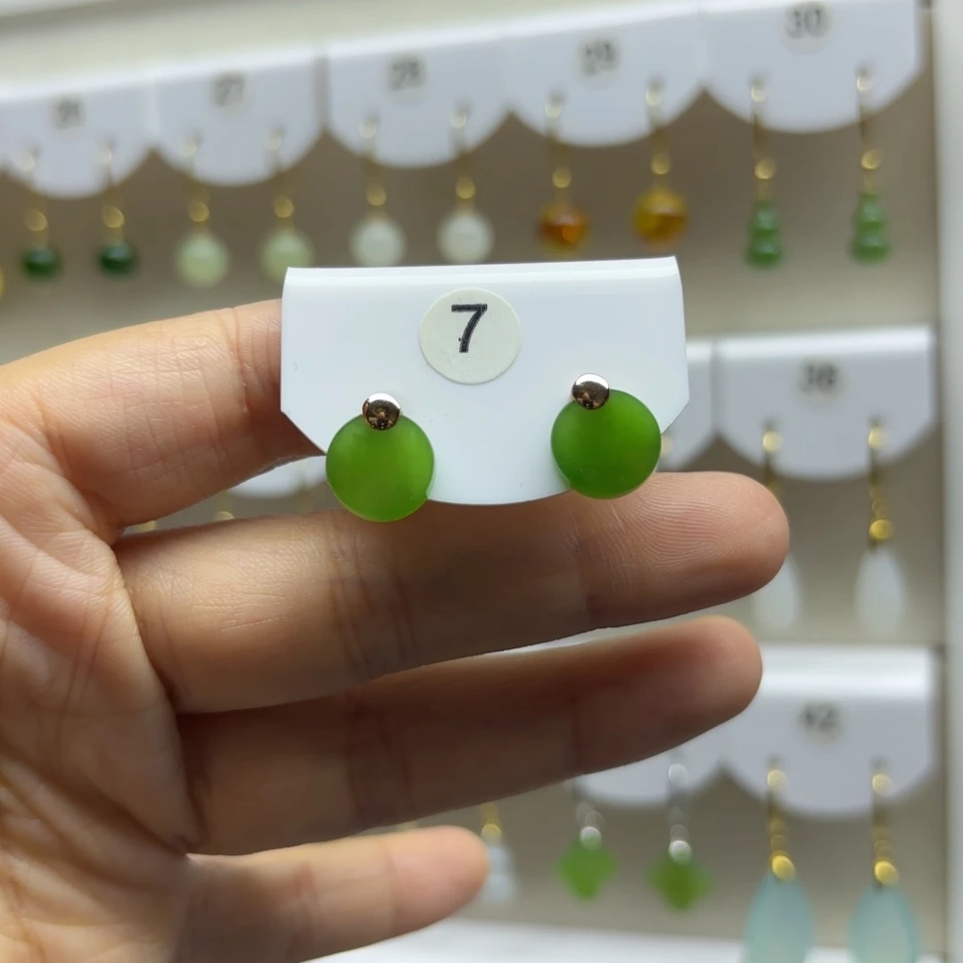 18K金镶嵌和田玉耳饰