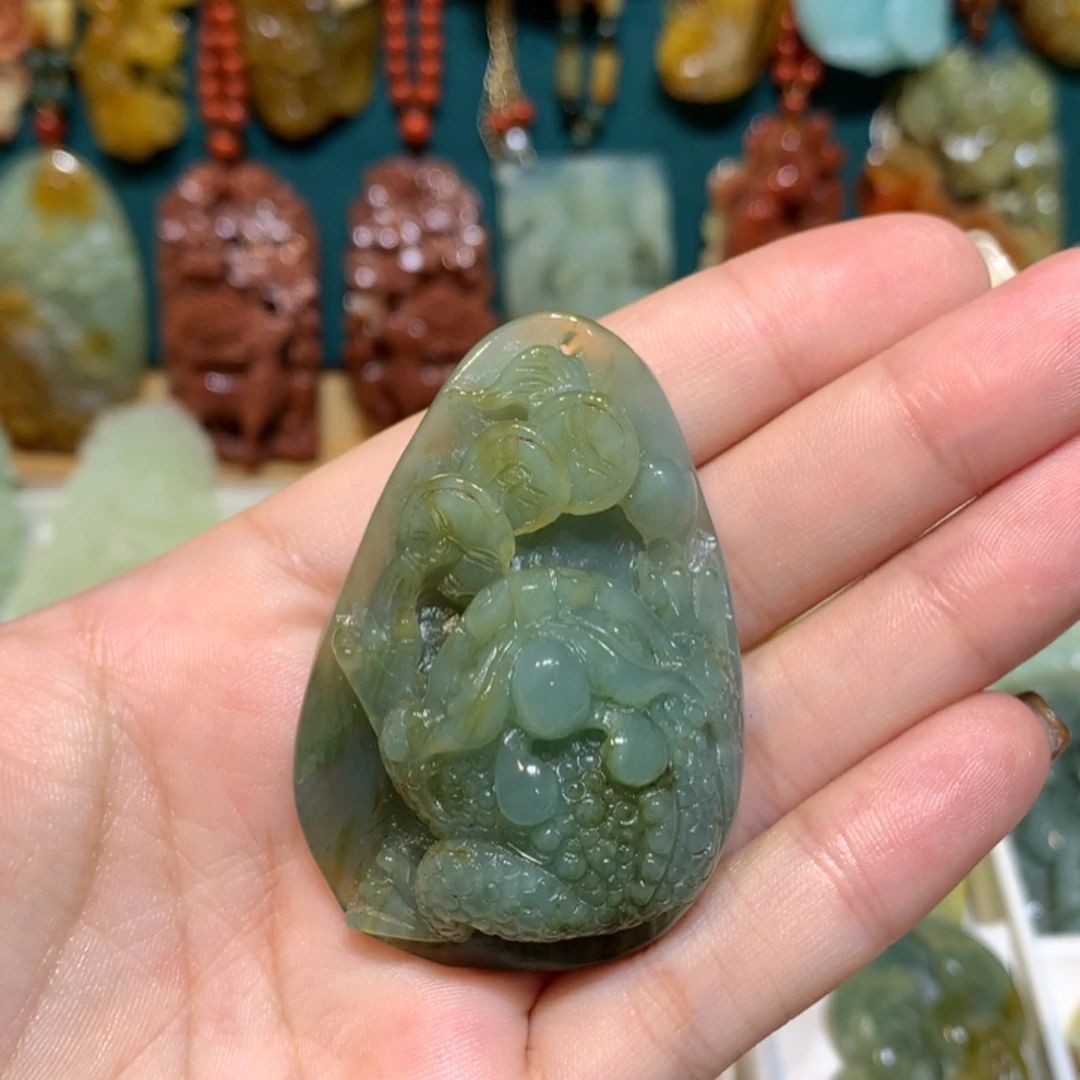 蛇纹石玉未镶嵌颈饰
