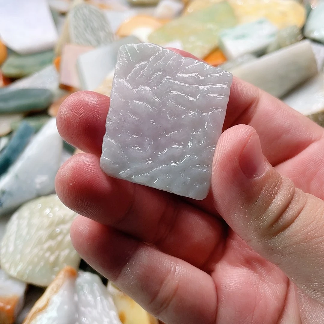 翡翠颈饰未镶嵌情*?