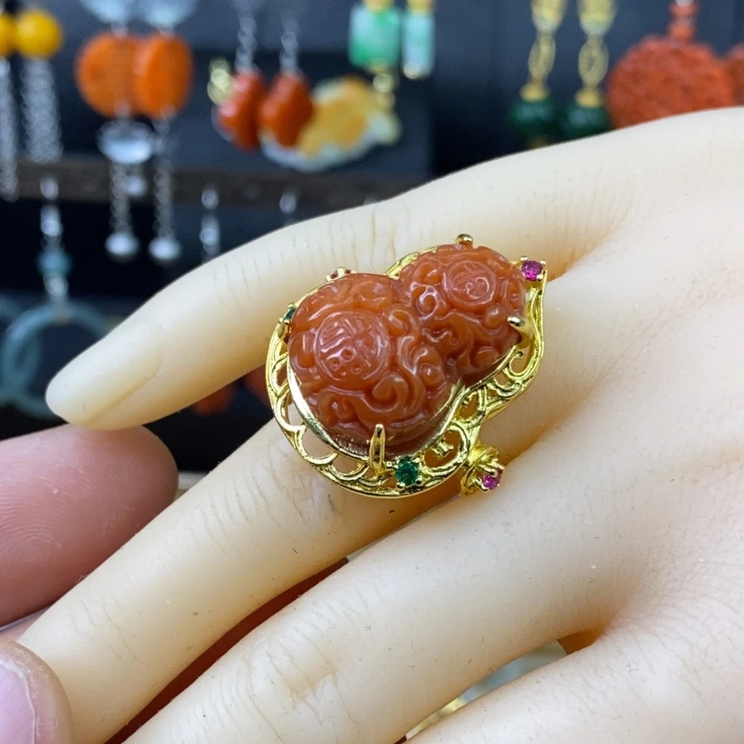 颈饰未镶嵌翡翠戒指