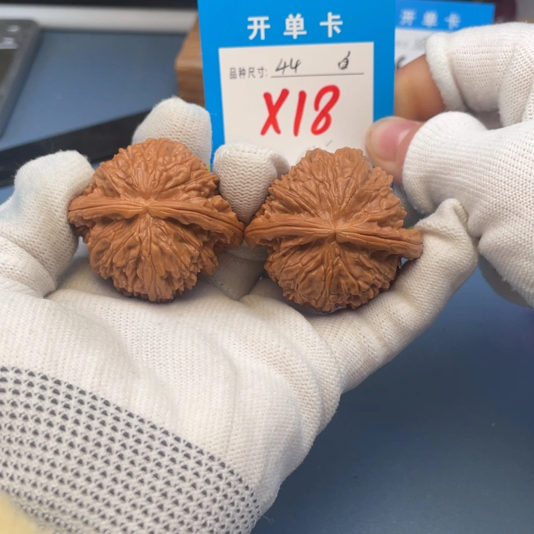 核桃文玩核桃白狮子