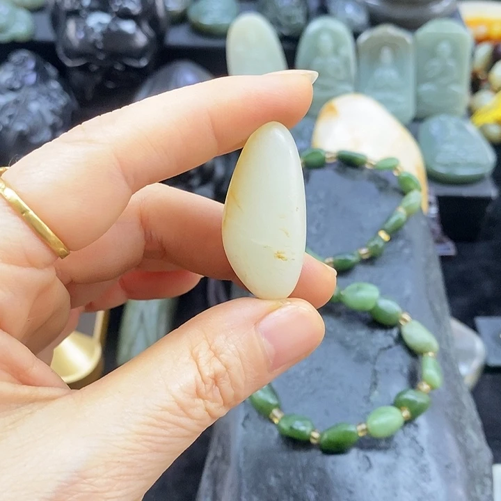 未镶嵌和田玉（糖玉）挂件