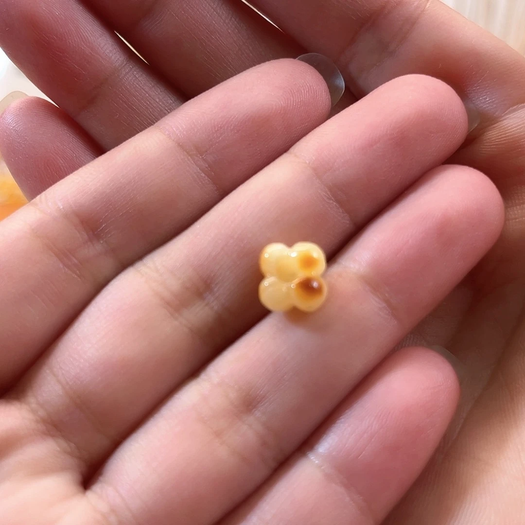 未镶嵌颈饰琥珀小****焦皮奶橘白沁色蜜蜡小花花配饰