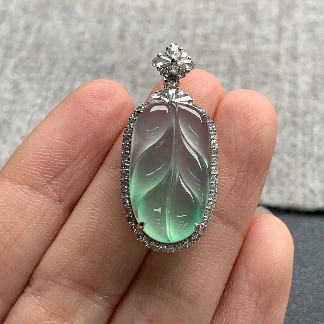 天然A货缅甸翡翠 叶子吊坠 整体31.6-14.6-7.2 裸石20.8-11.9-3.3