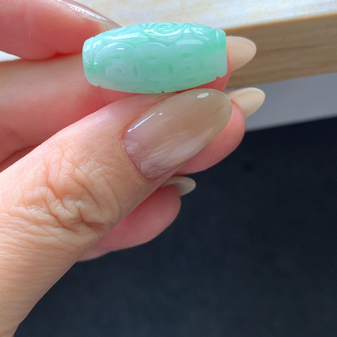 翡翠未镶嵌颈饰吊坠