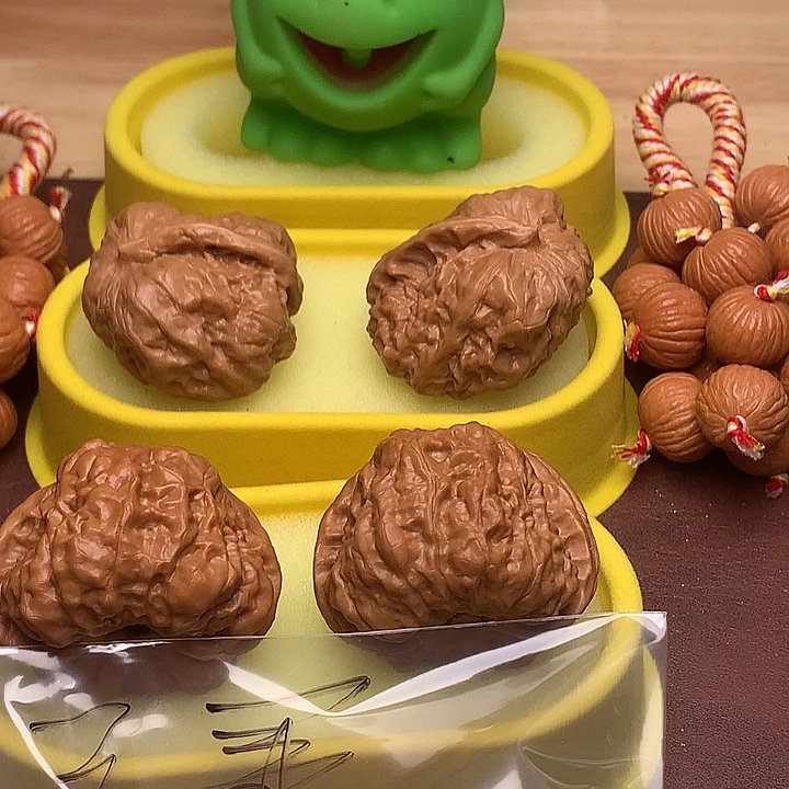 文玩核桃吊坠蛤蟆头