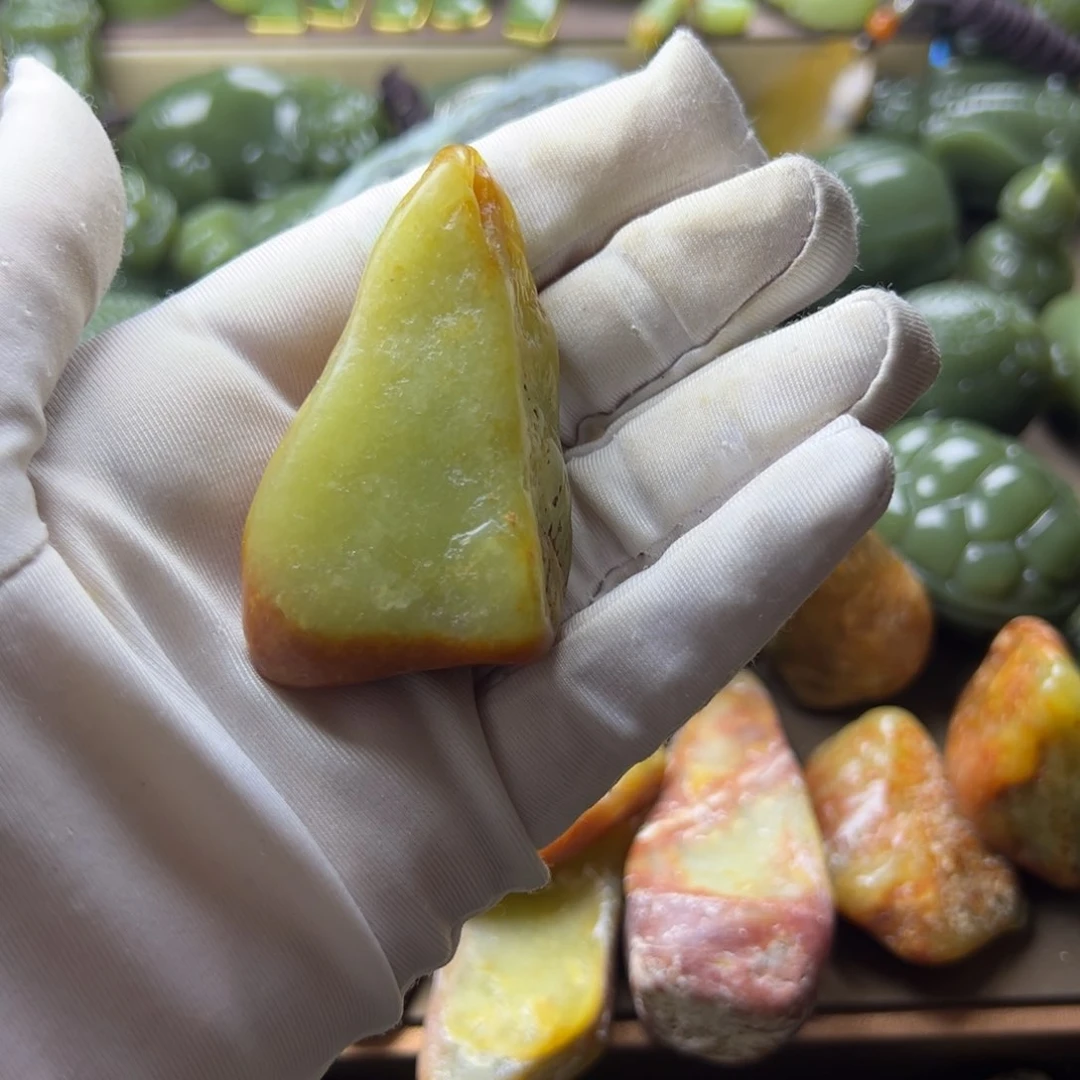 岫岩老玉（透闪石质玉）未镶嵌把件铁****馆