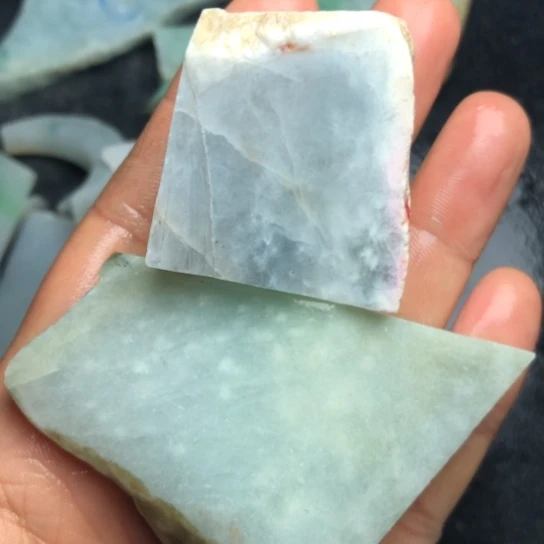 翡翠未镶嵌颈饰裸石