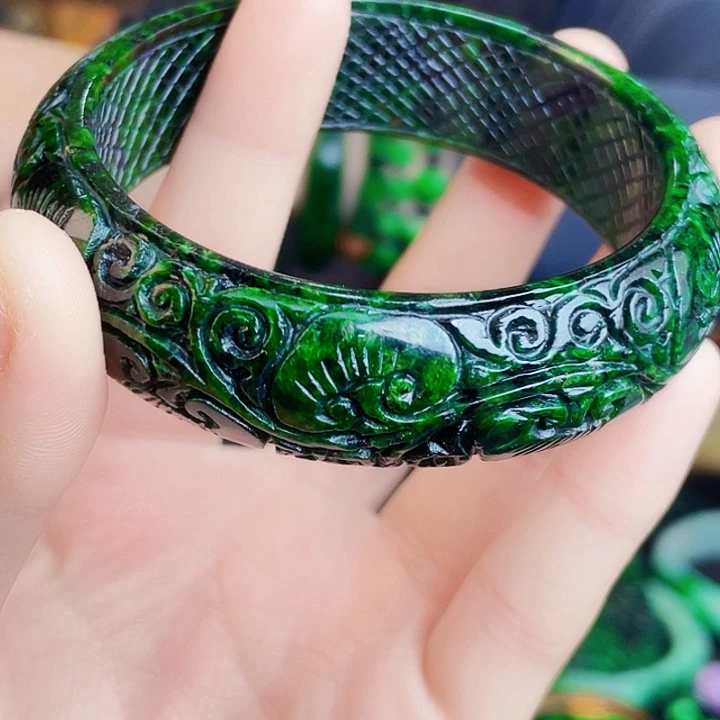 翡翠未镶嵌颈饰多样性60