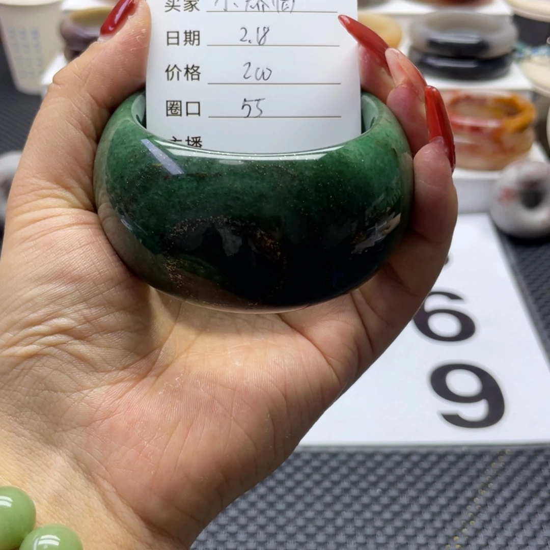 石英质玉手镯未镶嵌小*情