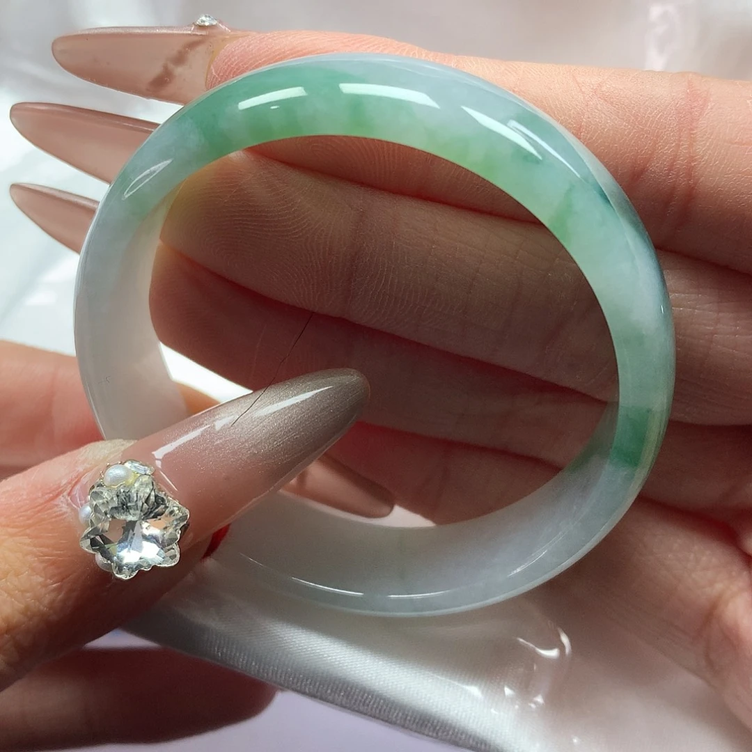 翡翠手镯未镶嵌48圈