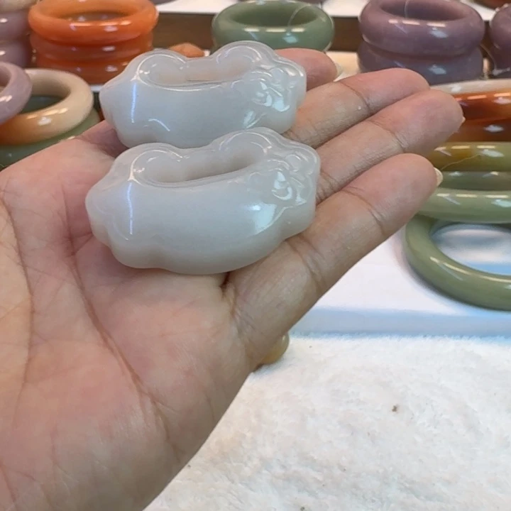 石英岩玉未镶嵌手镯