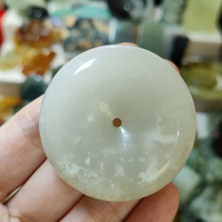 岫玉未镶嵌平安扣