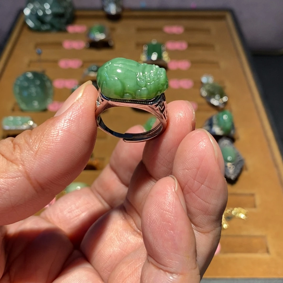 一***切和田玉未镶嵌戒指