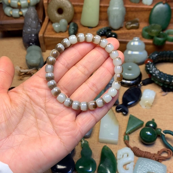 访***@和田玉未镶嵌颈饰