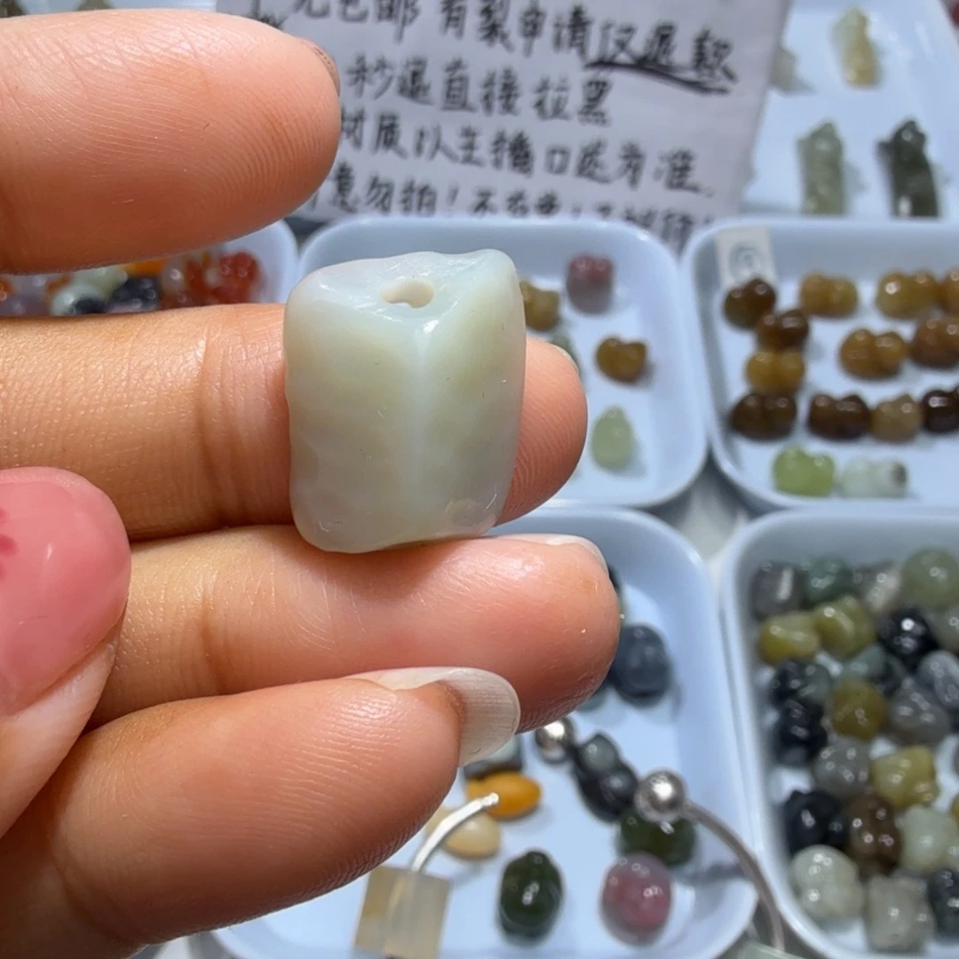 和田玉未镶嵌珠宝奇石