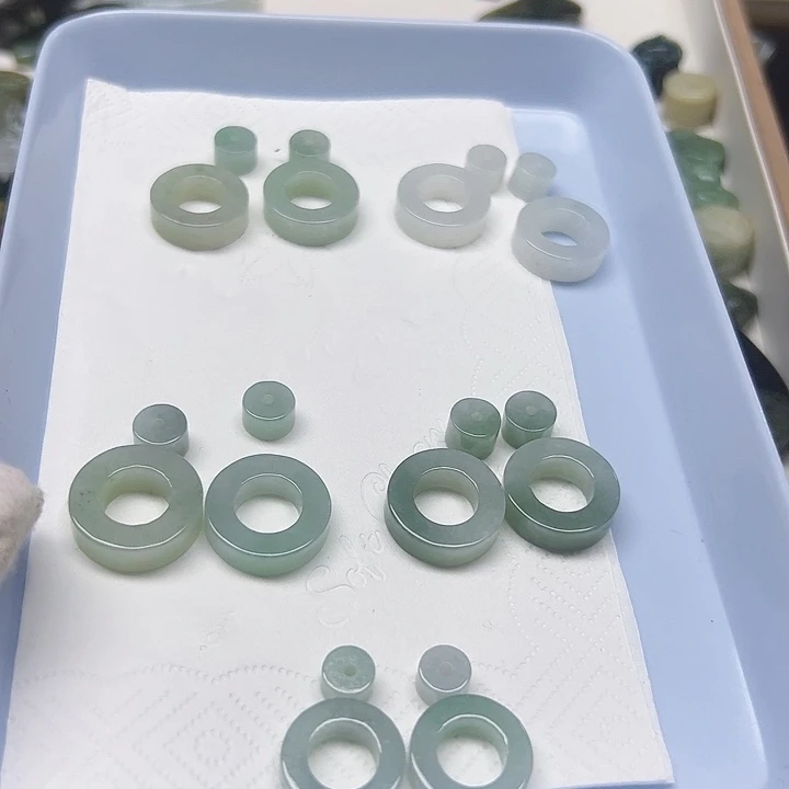 ****画翡翠未镶嵌颈饰天然翡翠096