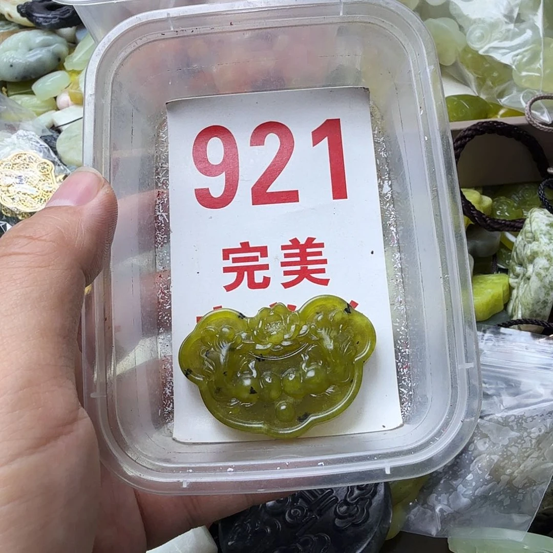 蛇纹石玉未镶嵌挂坠