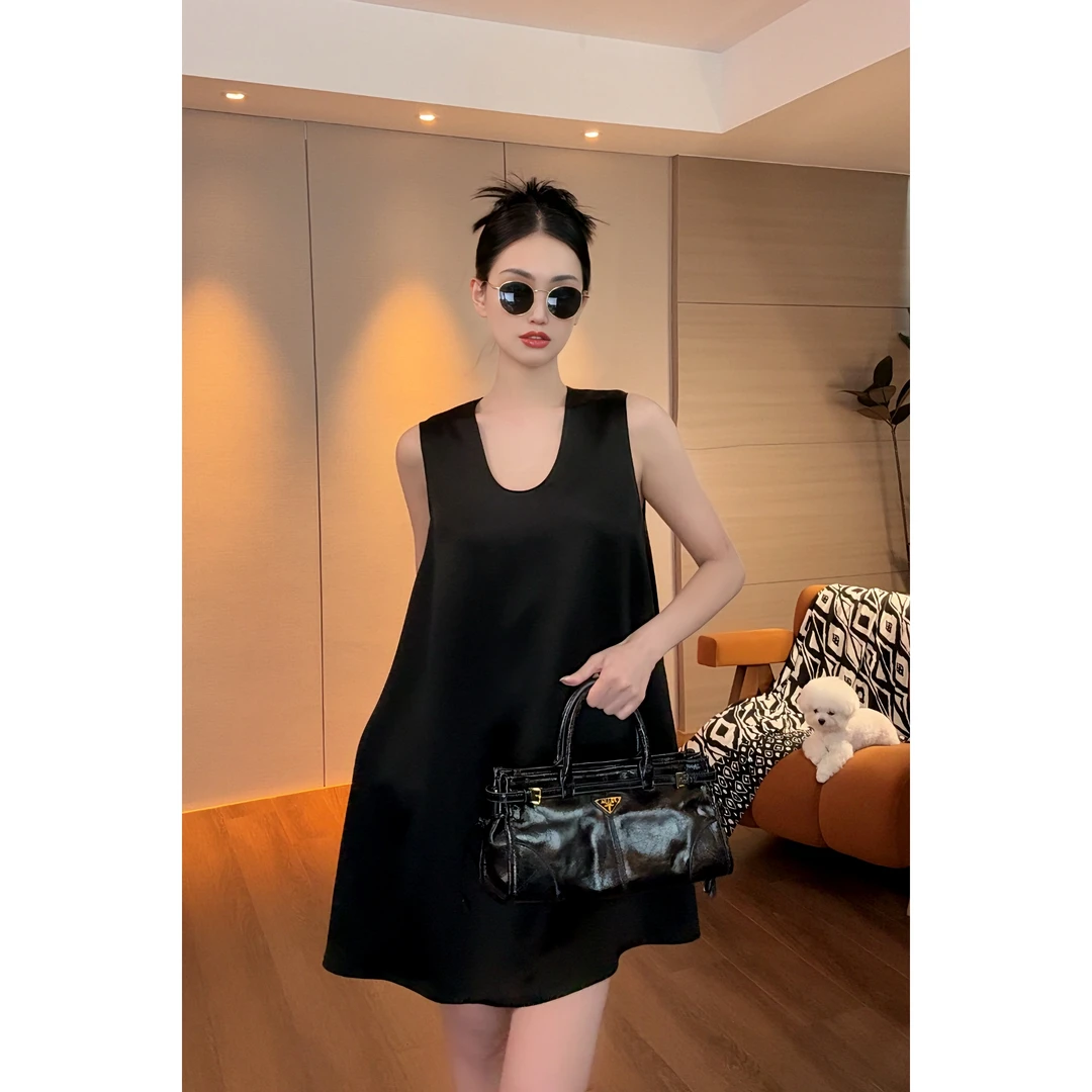 紫紫 慵懒至简 法式简约醋酸松弛深U领连衣裙ZD03LZYL309