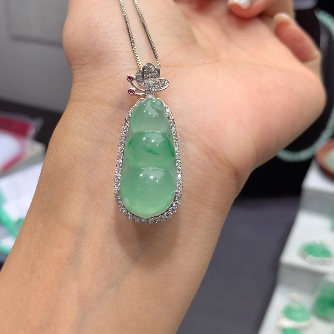 颈饰银S925镶嵌石英质玉（非洲翠）
