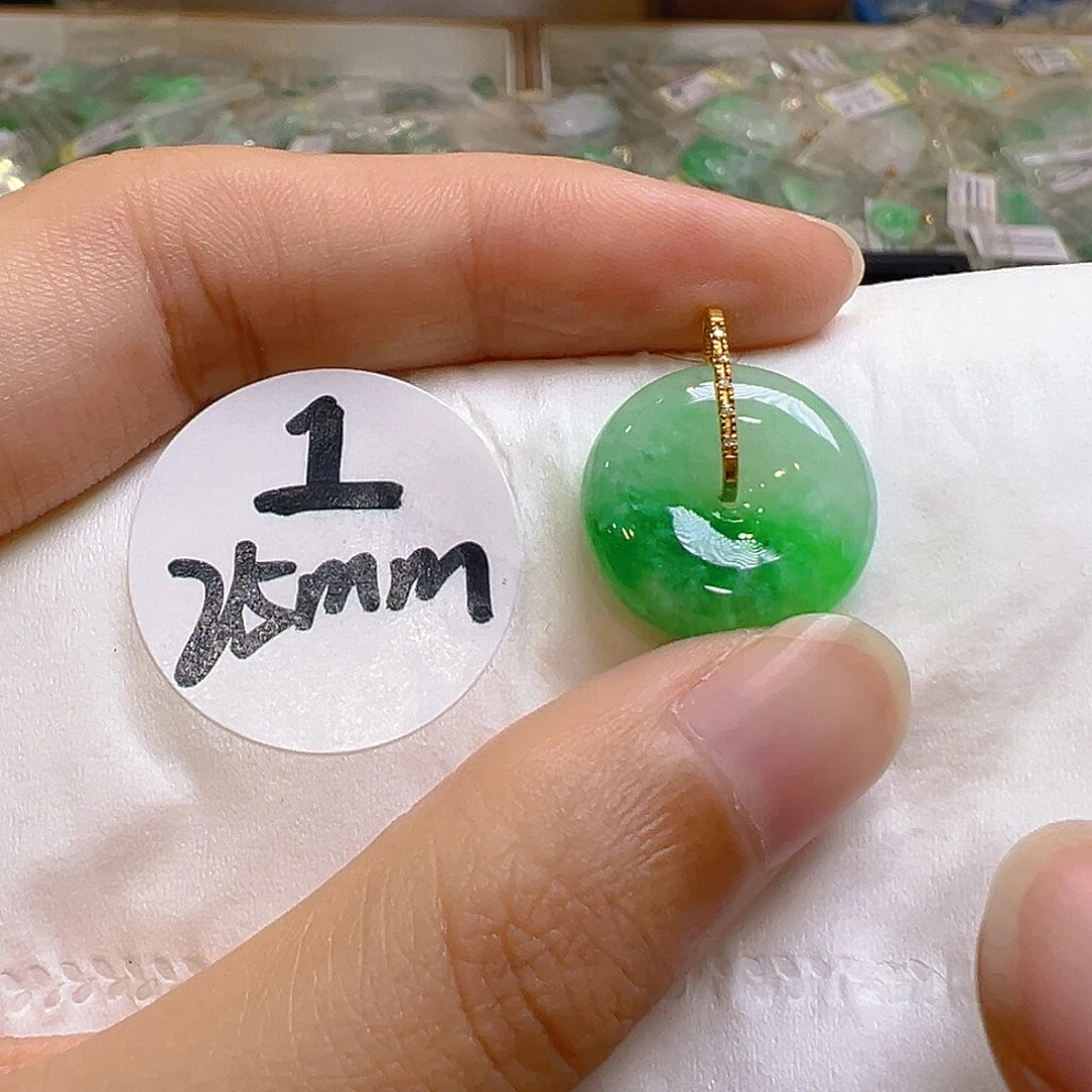 翡翠18K金镶嵌颈饰翡翠