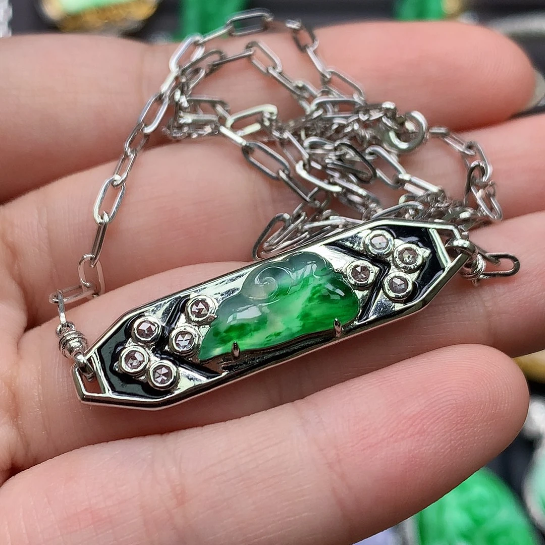 翡翠18K金镶嵌颈饰