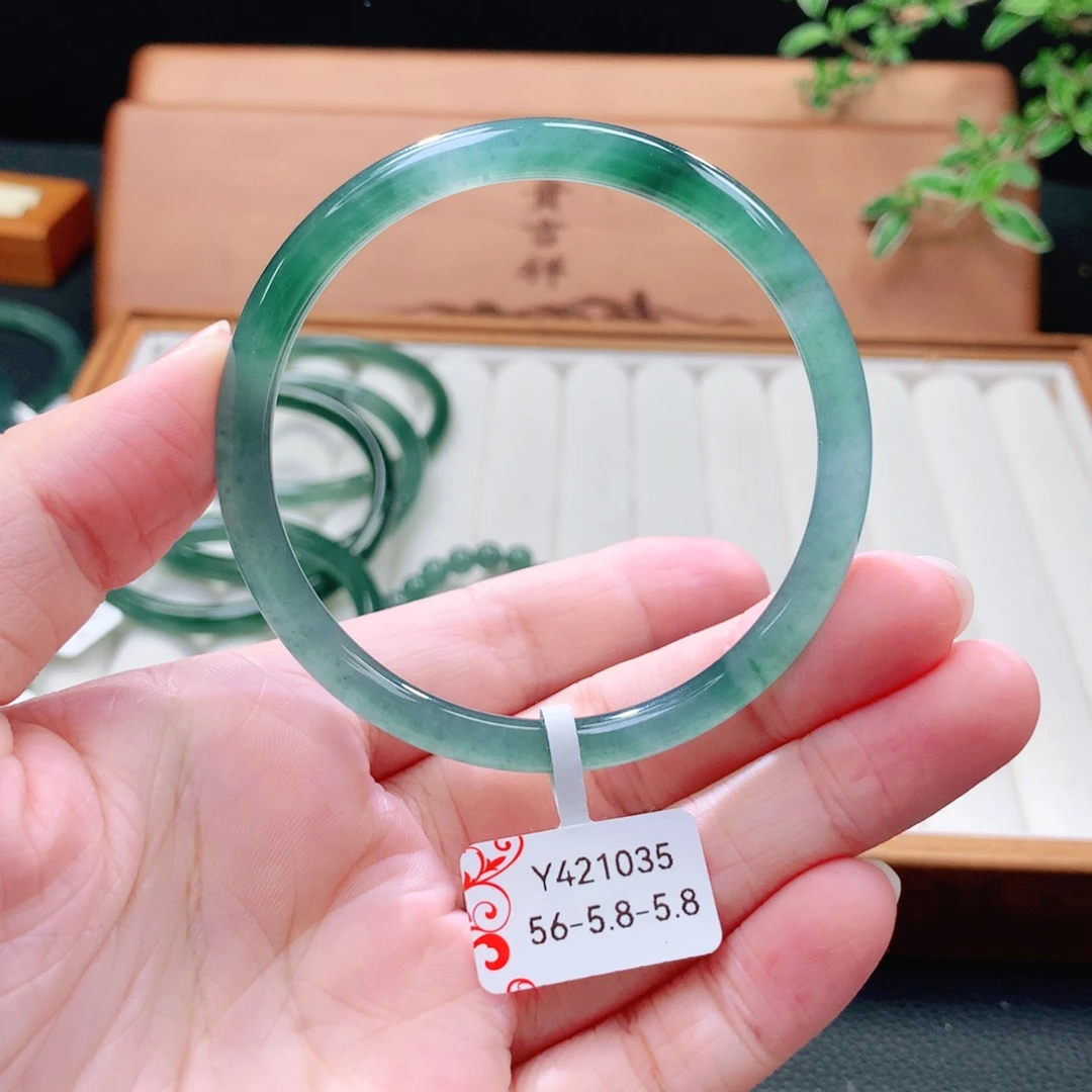 翡翠未镶嵌手镯（圆镯）
