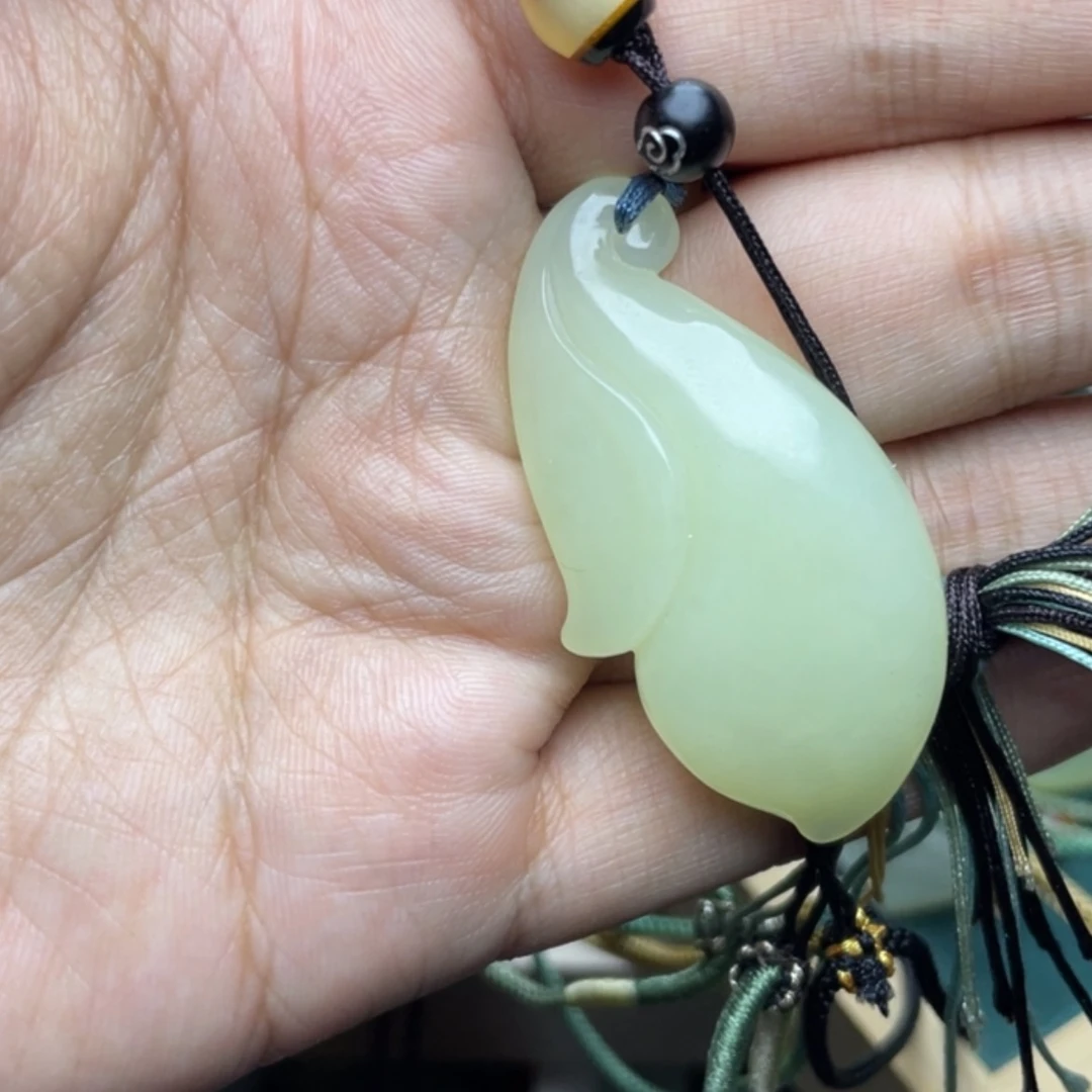 【闪购商品】和田玉未镶嵌颈饰蝴****8