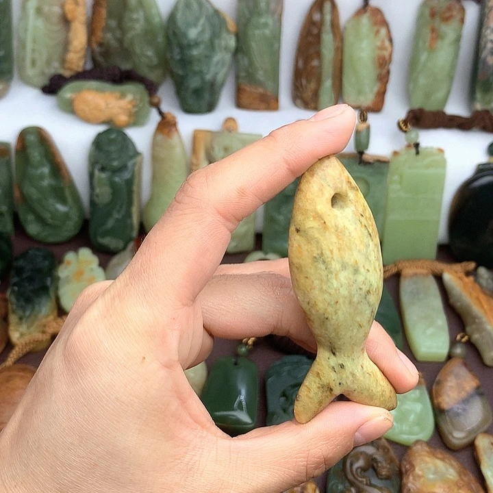 岫岩河磨玉（透闪石质玉）未镶嵌把件