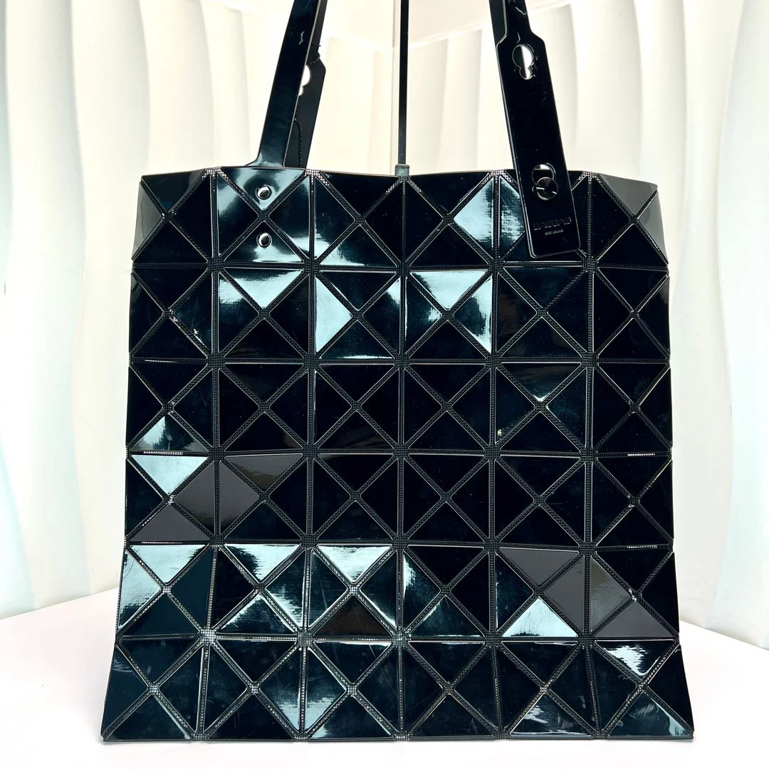 99新 Issey Miyake/三宅一生 6格黑色托特/7402