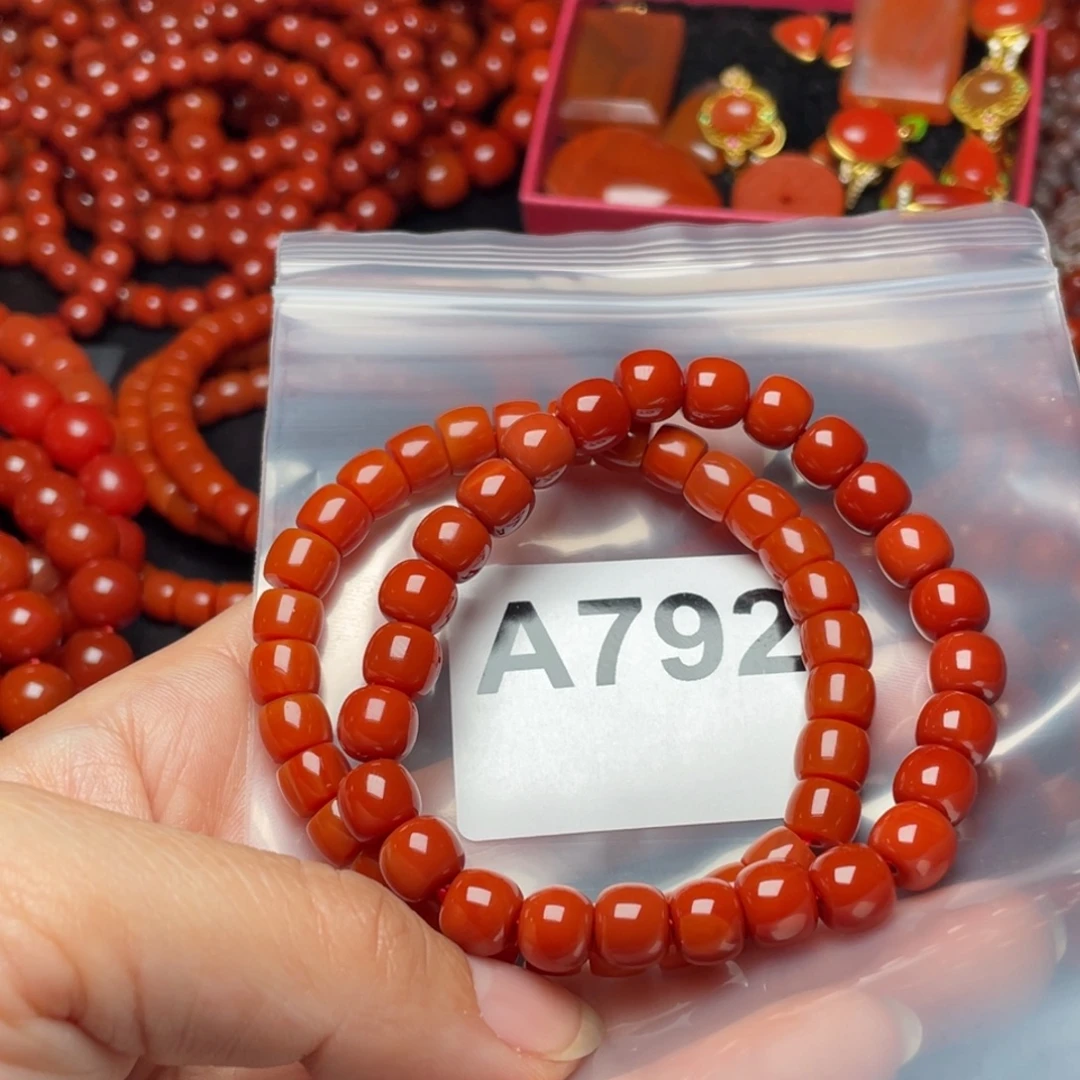 ****桐南红玛瑙未镶嵌手链